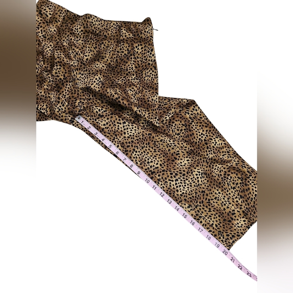 Briggs Women 8P Pants Tan Cotton Leopard Print Crop Capri Statement Indie Sleaze - Picture 6 of 6